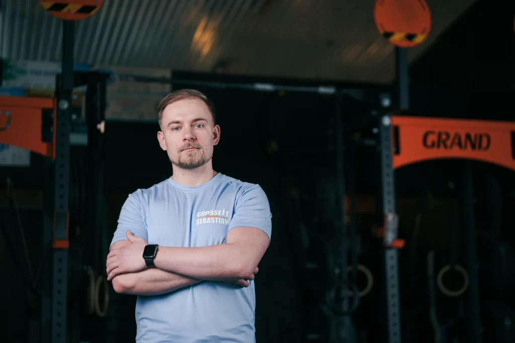 Sebastian, manager klubu Enklawa